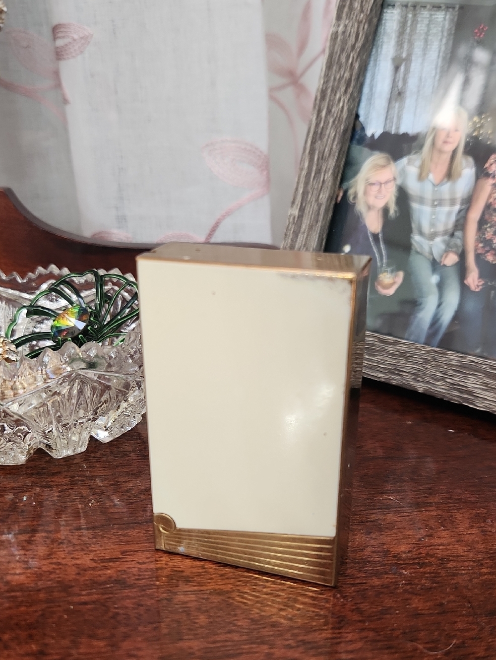 Voluptè Elegant Cream and Gold Compact Make-up Box